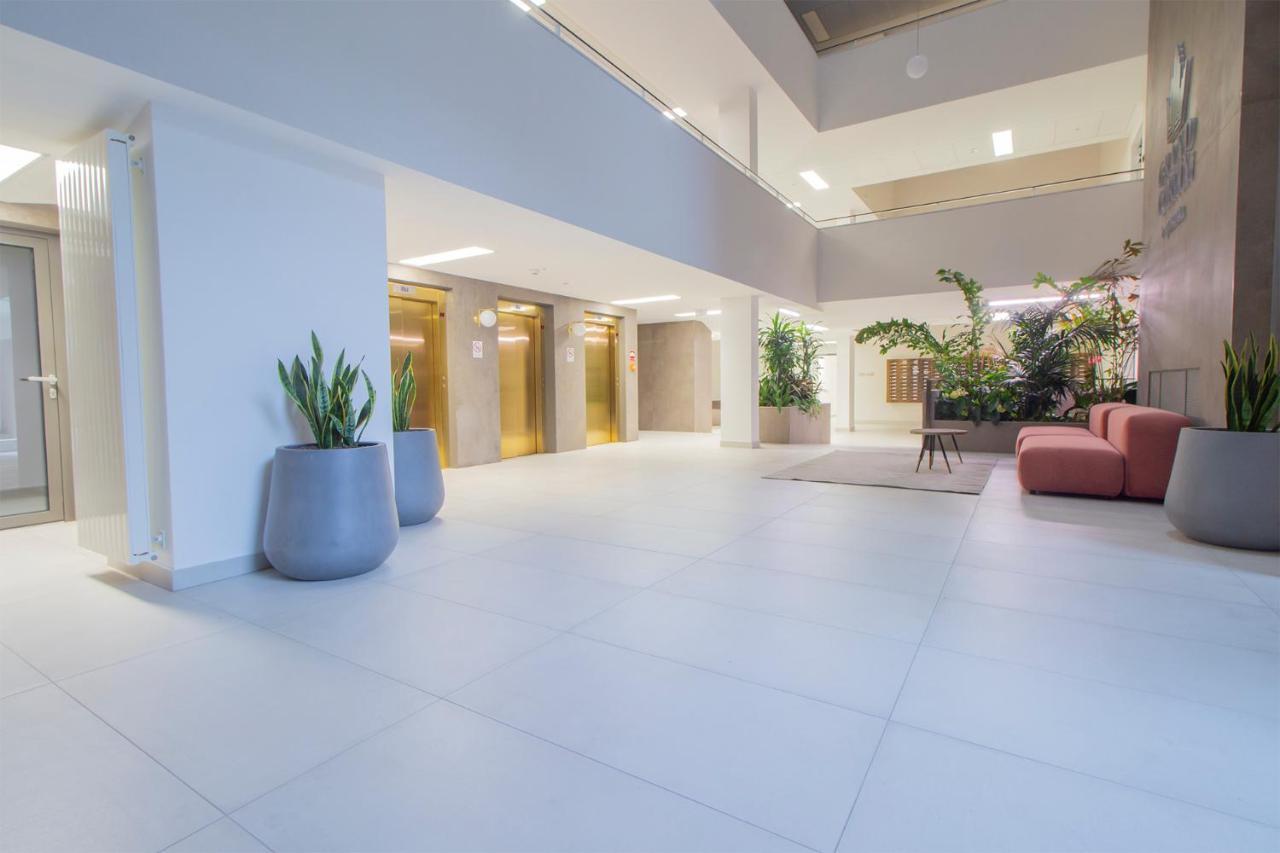 Corvin Modern Two Bedroom Apartment Free Parking Budapest Luaran gambar