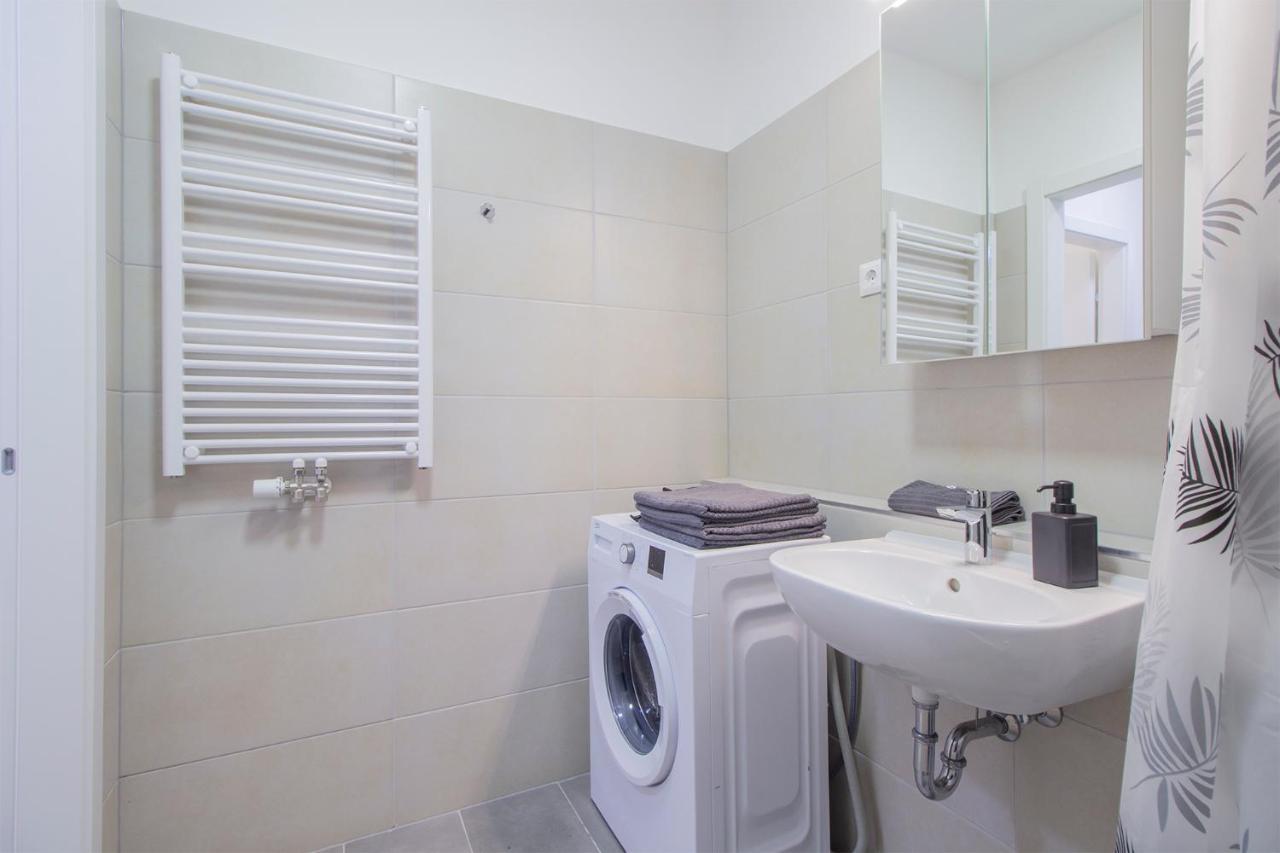 Corvin Modern Two Bedroom Apartment Free Parking Budapest Luaran gambar