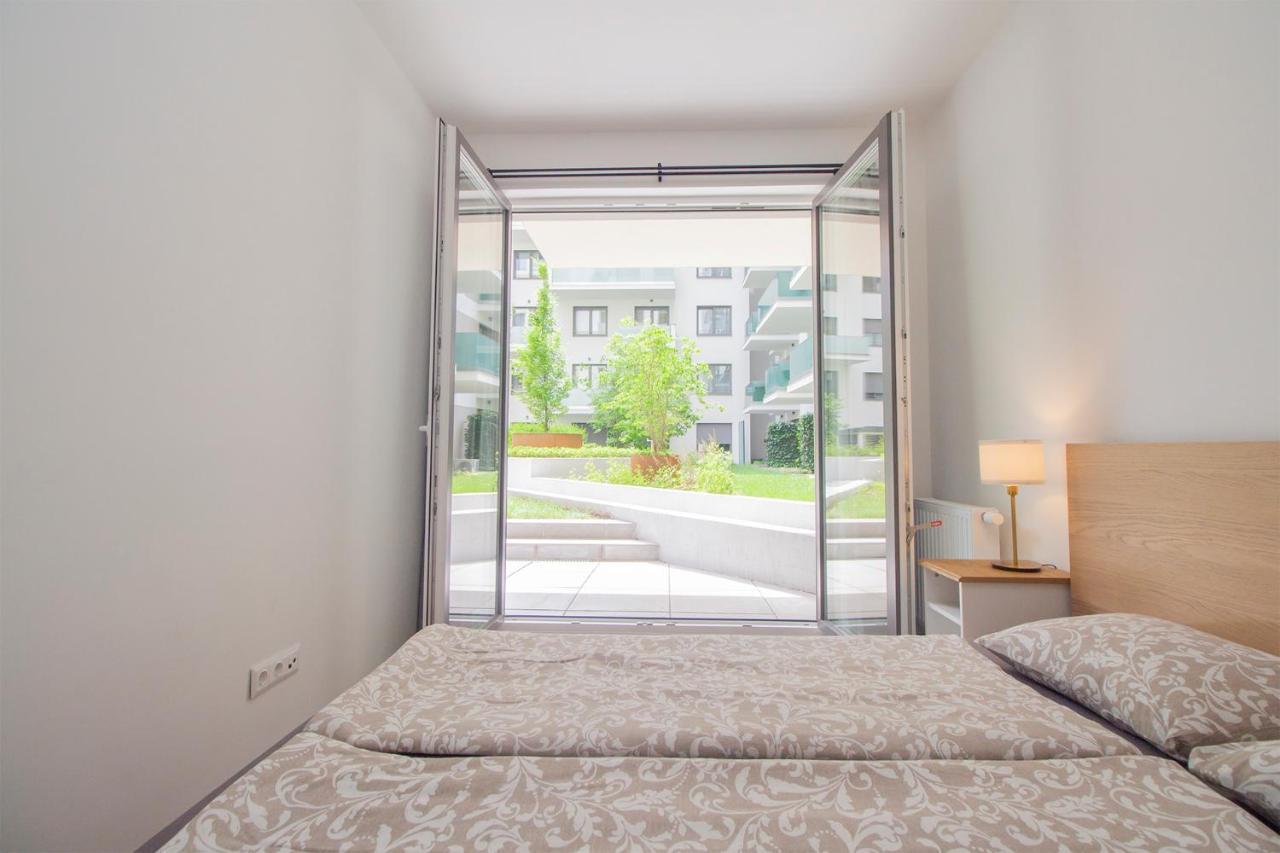 Corvin Modern Two Bedroom Apartment Free Parking Budapest Luaran gambar