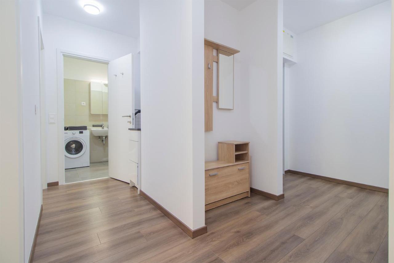 Corvin Modern Two Bedroom Apartment Free Parking Budapest Luaran gambar
