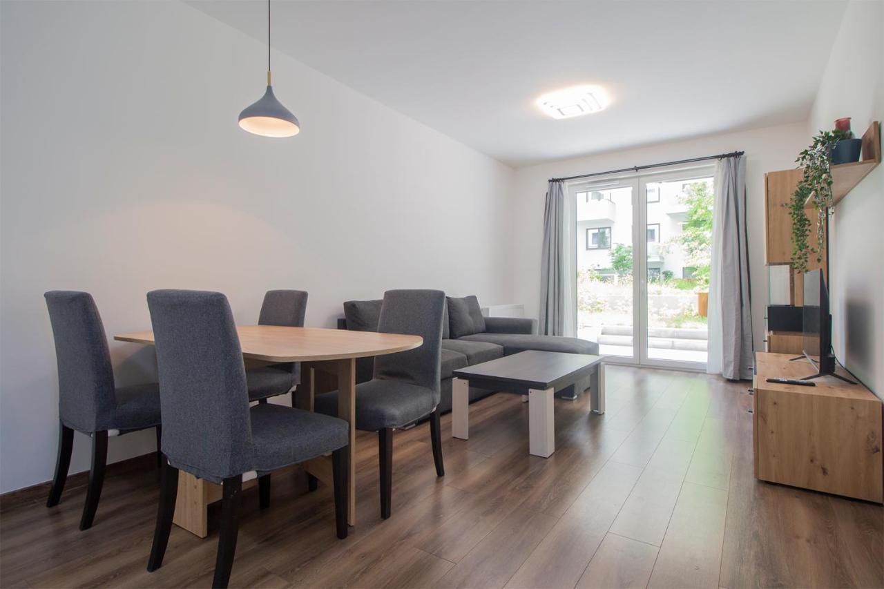 Corvin Modern Two Bedroom Apartment Free Parking Budapest Luaran gambar